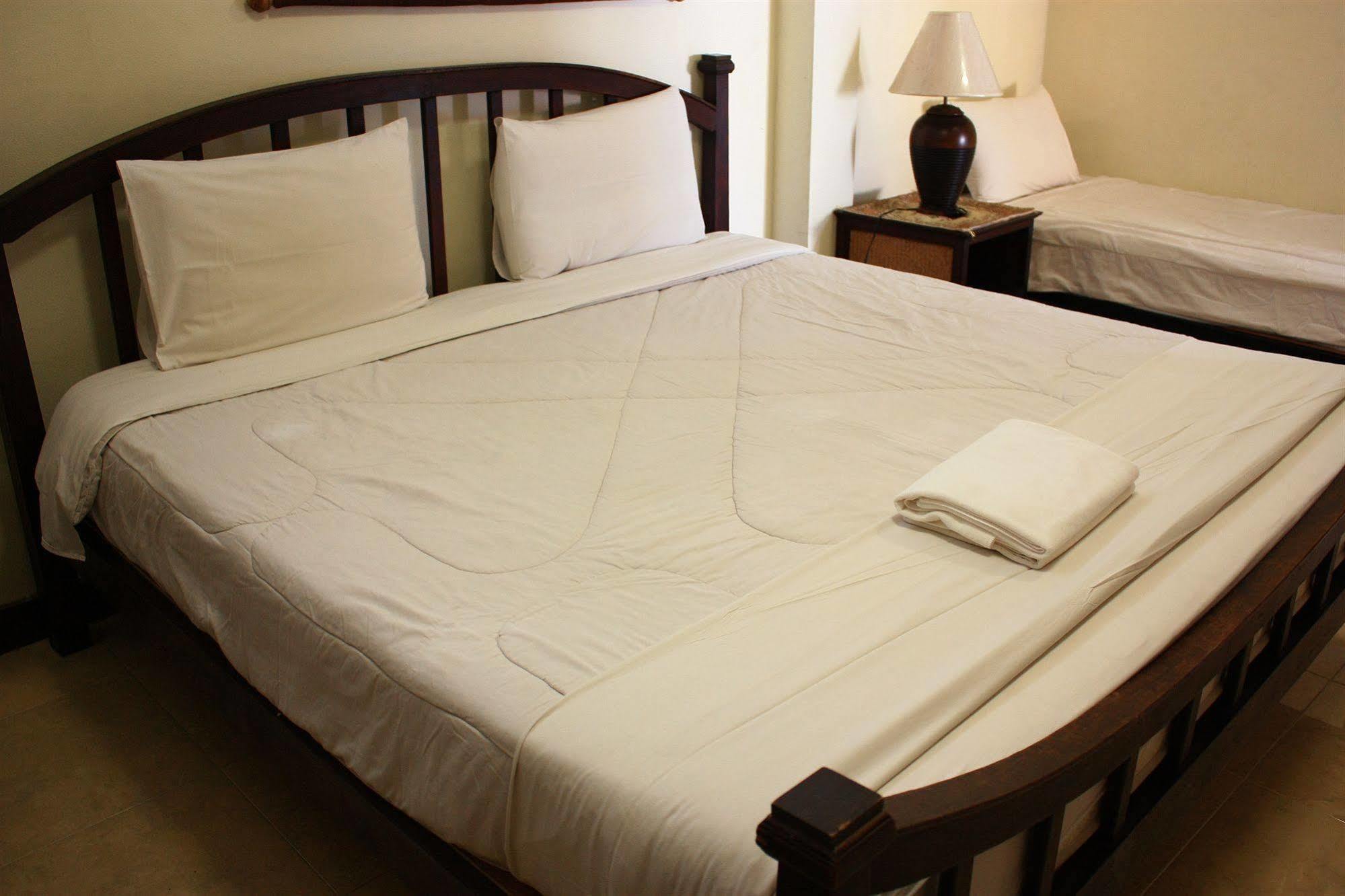 Tri Gong Hotel - SHA Extra Plus Chiang Mai Esterno foto